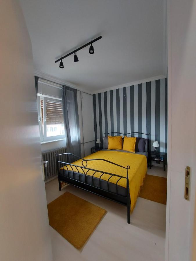 Center Danube Street Apartment Novi Sad Bagian luar foto