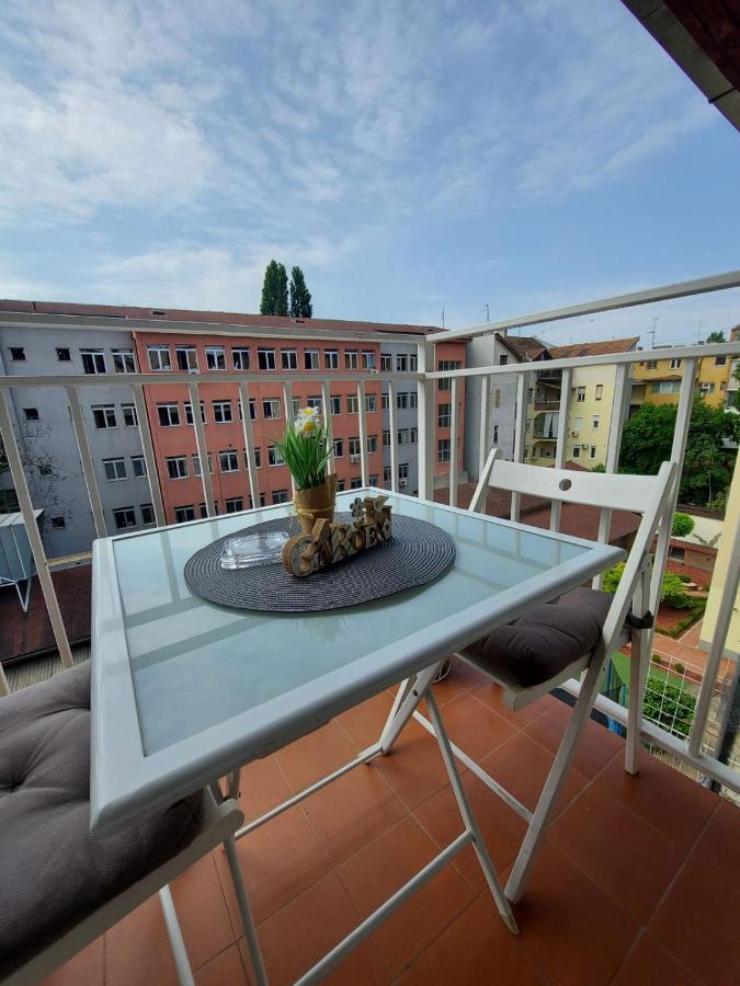 Center Danube Street Apartment Novi Sad Bagian luar foto