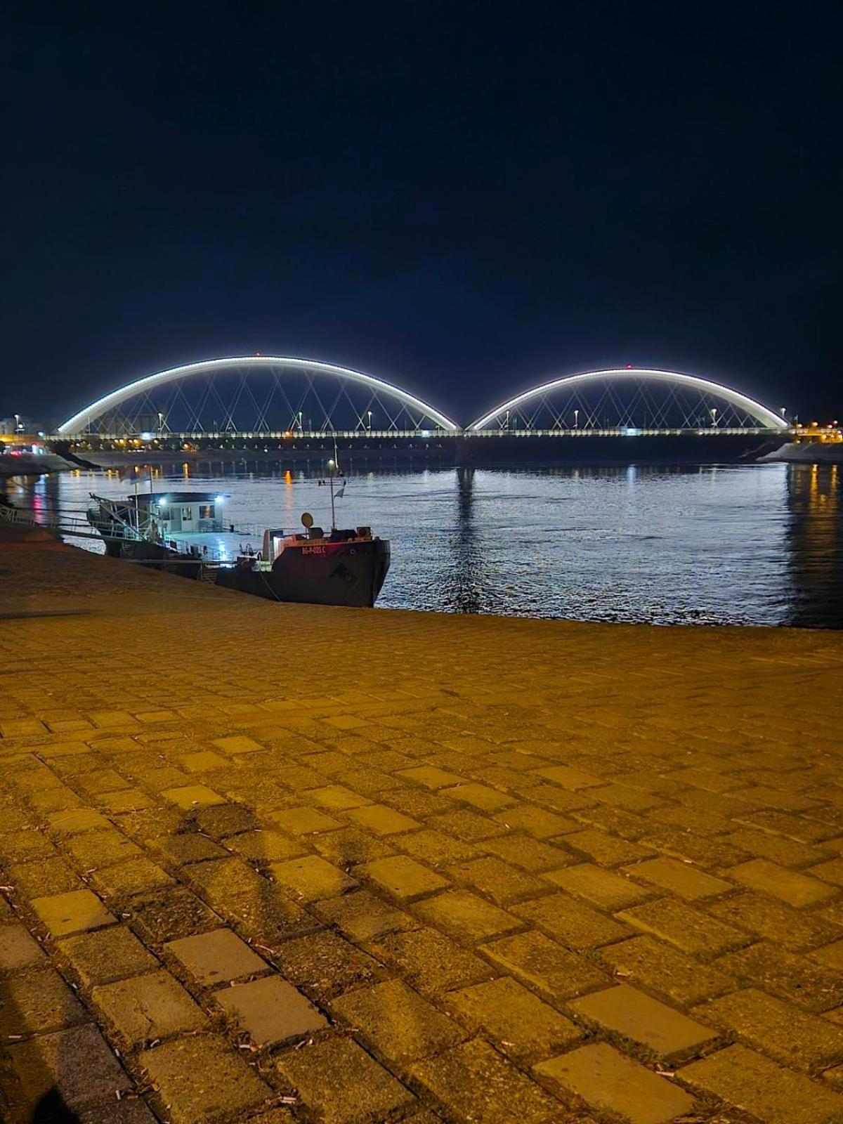 Center Danube Street Apartment Novi Sad Bagian luar foto